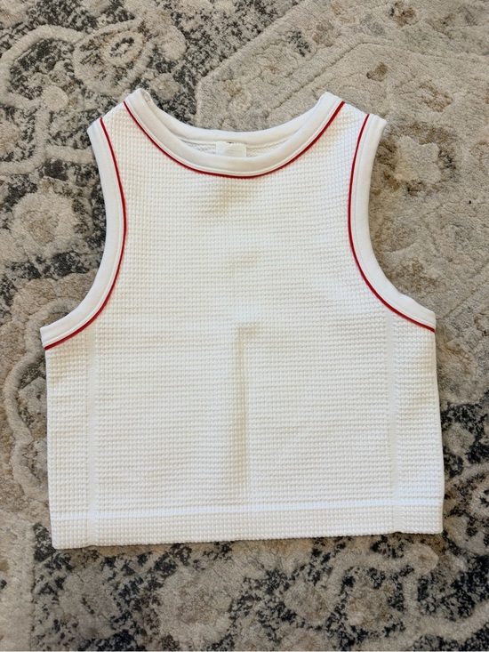 all in motion Tops - White Textured Cropped Tank with Red Piping